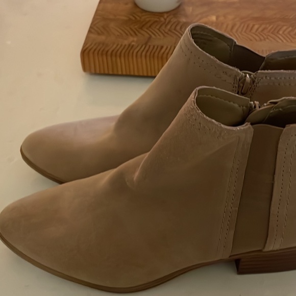 Aldo tan booties - Picture 1 of 4